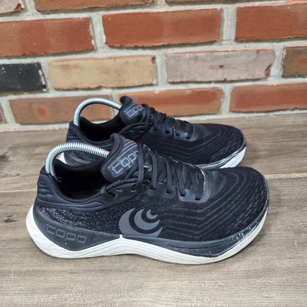 Topo womens 8.5 Ultrafly 5 Running/walking/ athletic shoes black white gray